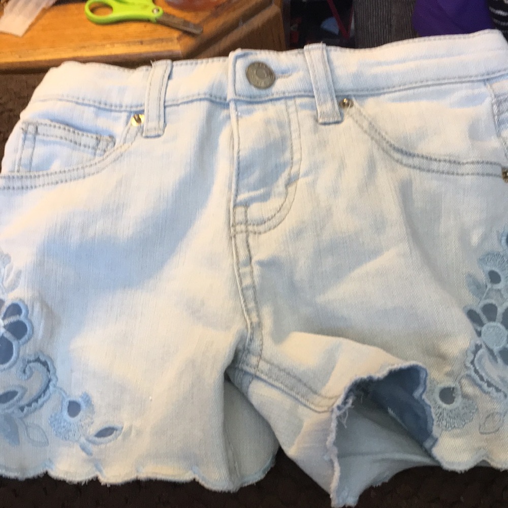 FINAL MARKDOWN Girls cat & jack shorts small